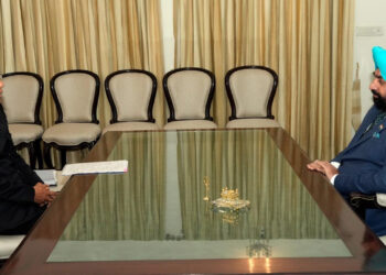 राज्यपाल से मिले सचिव परिवहन, विभागों के कार्यों की जानकारी दी