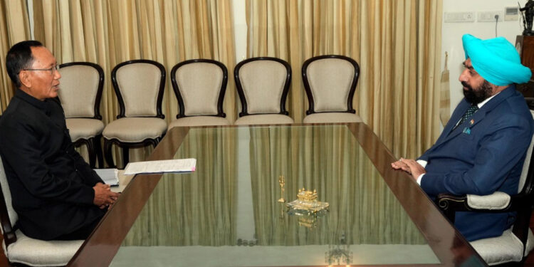 राज्यपाल से मिले सचिव परिवहन, विभागों के कार्यों की जानकारी दी