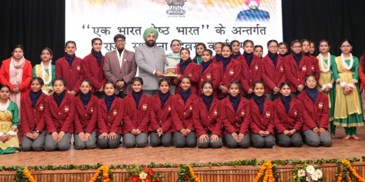 राजभवन में मनाया गया उत्तर प्रदेश का स्थापना दिवस