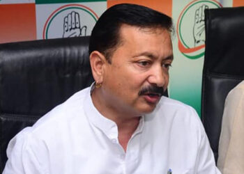 भू कानून पर करन महारा का तंज : बहुत देर कर दी हुजूर आते आते