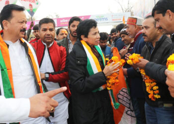 प्रदेश प्रभारी शैलजा के देहरादून पहुंचने पर कांग्रेसजनों ने किया भव्य स्वागत