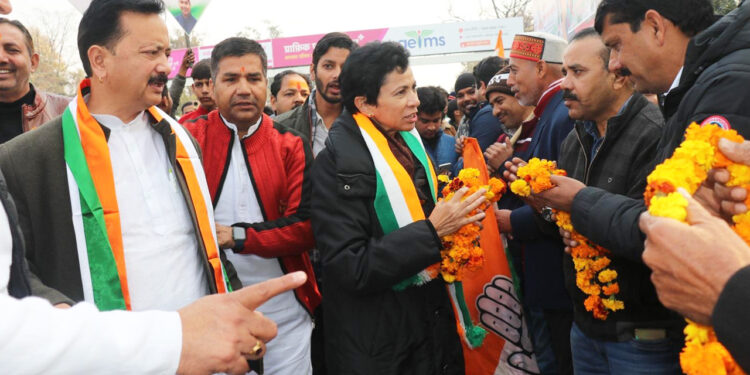 प्रदेश प्रभारी शैलजा के देहरादून पहुंचने पर कांग्रेसजनों ने किया भव्य स्वागत