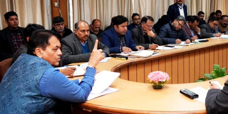 शहरी विकास मंत्री ने नगर निकाय के अंतर्गत लंबित कार्यों की समीक्षा की