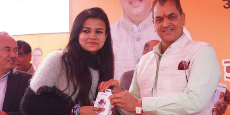 वित्त मंत्री ने बिल लाओ ईनाम पाओ योजना के तहत विजेताओं को पुरस्कार वितरित किये