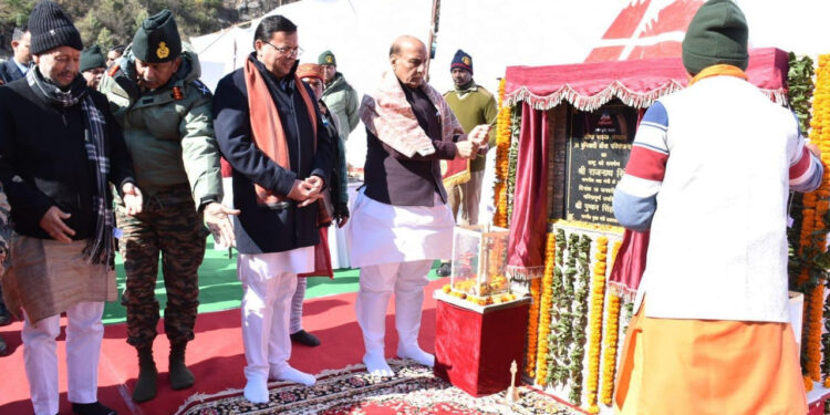 रक्षा मंत्री ने 29 पुलों व छह सड़कों का उद्घाटन किया