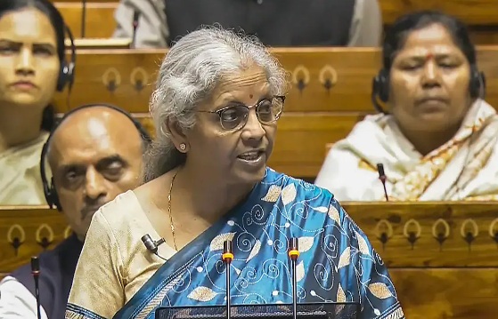 खेती होगी कम खर्चीली, निर्मला ने किया Nano DAP का ऐलान खेती होगी कम खर्चीली, निर्मला ने किया Nano DAP का ऐलान