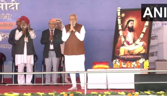 वाराणसी : संत रविदास के बहाने PM मोदी दलितों को साधने की कोशिश वाराणसी : संत रविदास के बहाने PM मोदी दलितों को साधने की कोशिश