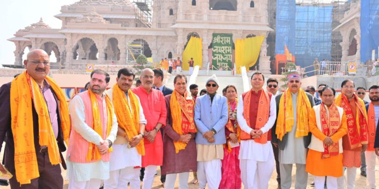 धामी सरकार ने अयोध्या में रामलला के दर्शन किए