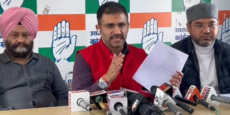 होर्डिंग यूनिपोल के संभावित कार्टेल से 300 करोड़ के खेल की जांच दबाई जा रही : अभिनव थापर