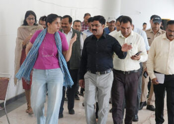 डीएम ने विधानसभावार बनाए जा रहे स्ट्रांग रूम की व्यवस्था परखी