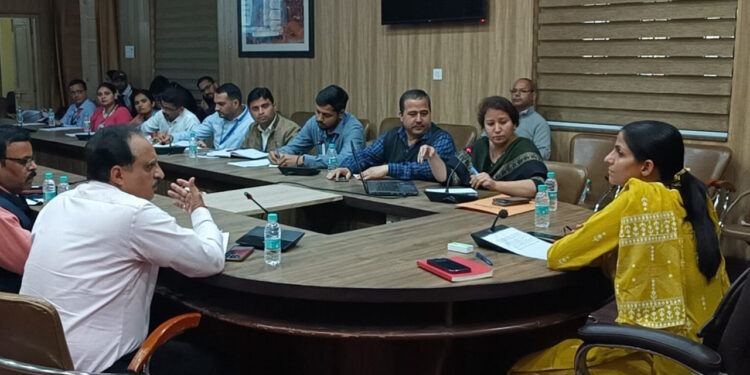 बैंक संदिग्ध लेन देन की जानकारी नोडल अधिकारी को देंगे : डीएम