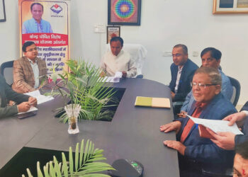 स्वीकृत बजट समय पर खर्च करें अधिकारी : डा. धन सिंह रावत