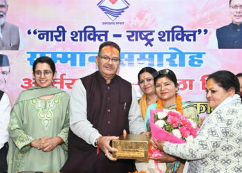 मंत्री जोशी ने उत्कृष्ट कार्य करने वाली महिलाओं को किया सम्मानित