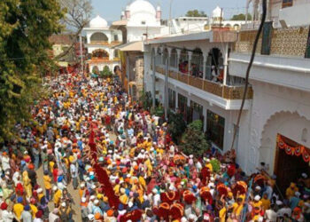 झंडे जी के आरोहण के साथ शुरू हुआ ऐतिहासिक झंडा मेला