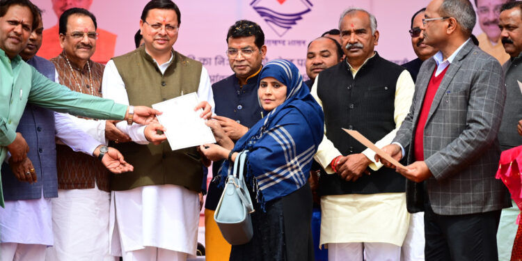 मुख्यमंत्री ने 2600 लाभार्थियों को किया नजूल भूमि पट्टा का निःशुल्क वितरण