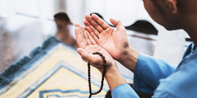 समाज को बेहतर बनाने का मौका देता है रमजान : नदवी