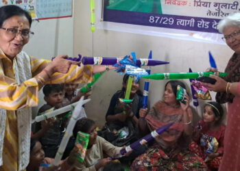 तेजस्विनी चैरिटेबल ट्रस्ट ने बच्चों के बीच पहुंचकर मनाई होली