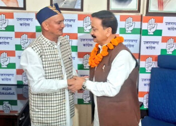 पिता संग पीसीसी पहुंचे वीरेंद्र रावत