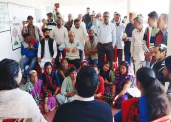 ग्रामीणों के चुनाव बहिष्कार से बढ़ी प्रशासन की मुश्किलें