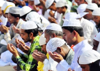 रोजेदारों ने मांगी मुल्क में खुशहाली की दुआएं