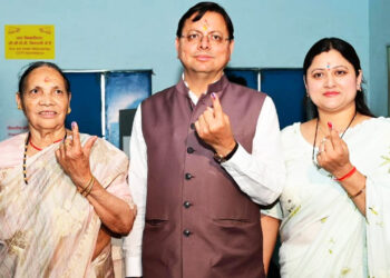 मुख्यमंत्री धामी ने खटीमा के नगरा तराई में किया मतदान