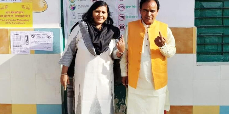 Dr. Dhan Singh Rawat voted along with his wife