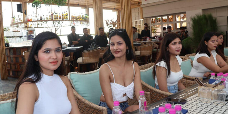 मिस कैट वॉक सब-कांटेस्ट में बिखेरे प्रतिभागियों ने जलवे