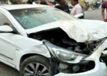 तेज रफ्तार कार ने तीन को कुचला, एक की मौत