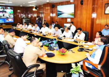 यात्रा मार्गों पर श्रद्धालुओं और वाहनों की धारण क्षमता का आकलन किया जाए : सीएम