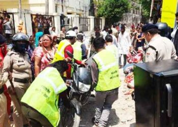 भारी विरोध व पथराव के बावजूद हटाया अतिक्रमण