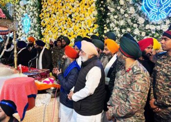 विश्व प्रसिद्ध गुरुद्वारा हेमकुंड साहिब के कपाट श्रद्धालुओं के लिए खुले