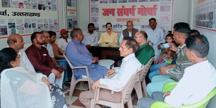 सेवा विस्तार दिया जाना अधिकारियों के हक पर डाका : मोर्चा