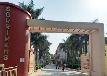 ड्यूटी पर लौटे डाॅक्टर, एसजीआरआर मेडिकल काॅलेज में सफल रही वार्ता