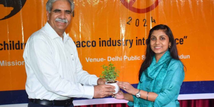 तम्बाकू से नाता तोड़ो स्वस्थ जीवन से नाता जोड़ो पर छात्रों को किया जागरुक