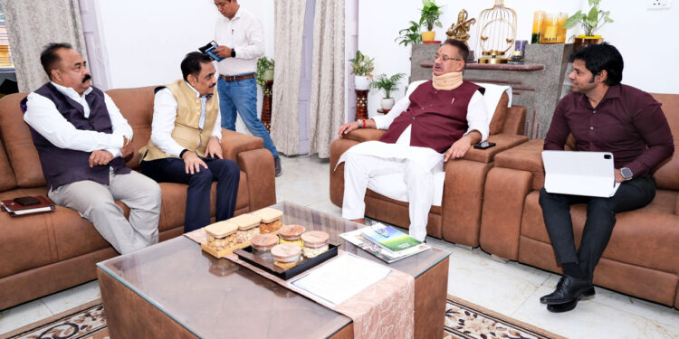 अडानी ग्रुप के प्रतिनिधिमंडल ने कृषि मंत्री गणेश जोशी से की मुलाकात