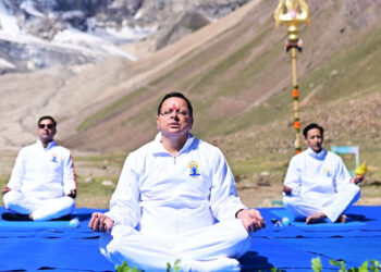 आदि कैलाश से मुख्यमंत्री ने दिया योग का संदेश