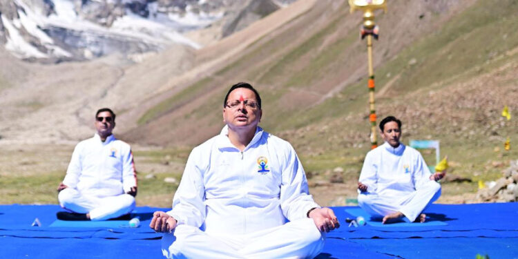 आदि कैलाश से मुख्यमंत्री ने दिया योग का संदेश