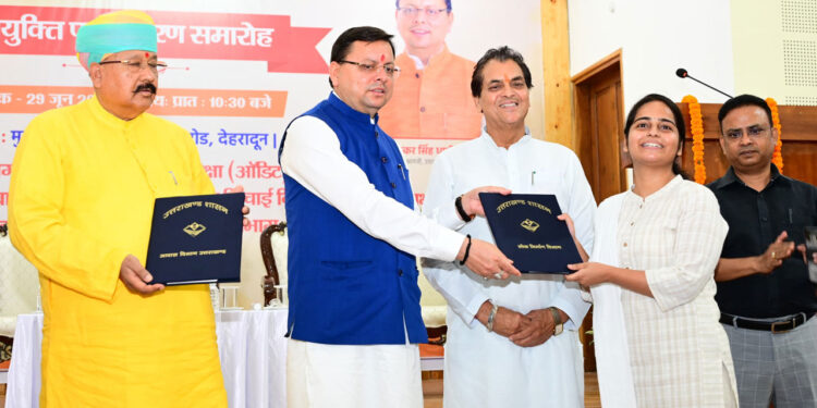 मुख्यमंत्री ने सहायक अभियंताओं को नियुक्ति पत्र बांटे