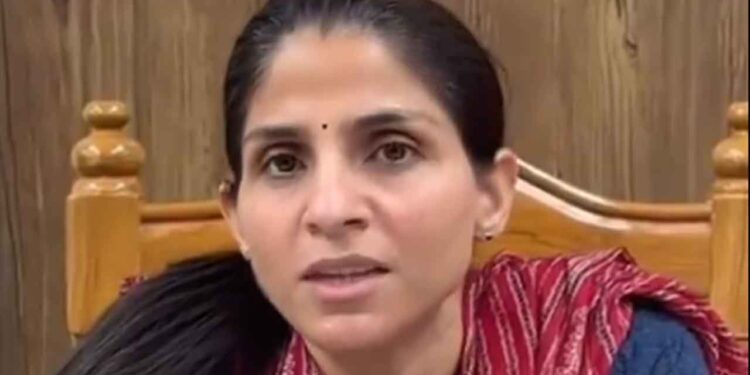 भूमि खरीदने से पूर्व तहसील में राजस्व अभिलेखों के सम्बन्ध में पड़ताल अवश्य कर लें : डीएम
