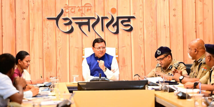 तीन नए कानूनों को लेकर डीजीपी ने मुख्यमंत्री धामी के समक्ष दिया प्रस्तुतिकरण