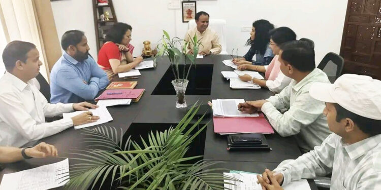 आवंटित बजट समय पर खर्च करें अधिकारी