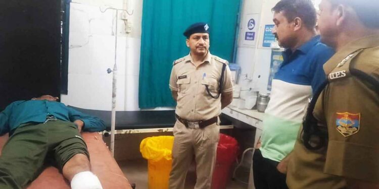 डकैतों व पुलिस के बीच हुई मुठभेड़, एक बदमाश को लगी गोली