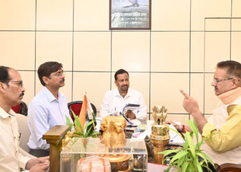 पीएमजीएसवाई के अंतर्गत सड़कों, पुलों के अवशेष निर्माण कार्यों में तेजी लाएं : गणेश जोशी