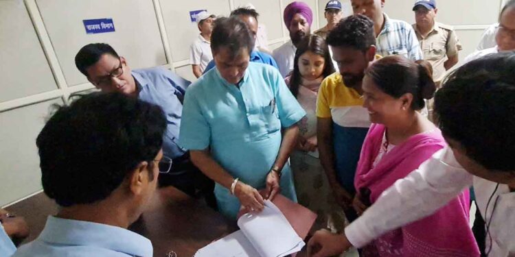 मंत्री अग्रवाल ने चारधाम यात्रा रजिस्ट्रेशन कार्यालय का किया स्थलीय निरीक्षण