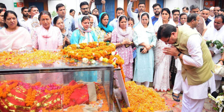 मुख्यमंत्री ने दिवंगत विधायक शैलारानी रावत को दी श्रद्धांजलि