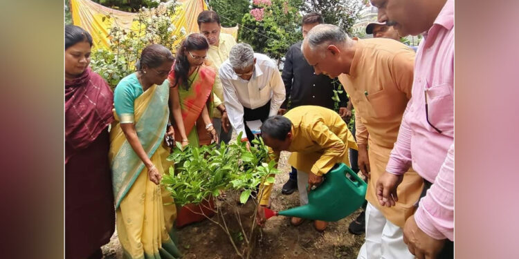 लोक पर्व हरेला पर शिक्षा विभाग रोपेगा दो लाख पौधे