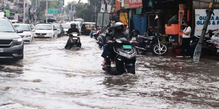 उत्तराखण्ड में लगातार हो रही बारिश बनी आफत