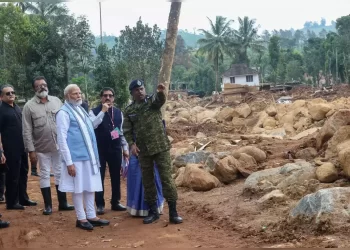 भयंकर तबाही देख भावुक हुए मोदी, बोले- ‘कितने बच्चों ने अपने परिवार को खोया’