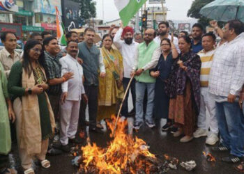 राहुल को मारने की धमकी के खिलाफ कांग्रेसियों ने किया प्रदर्शन