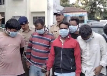 3 लाख के नकली नोटों के साथ गिरोह को पुलिस ने दबोचा